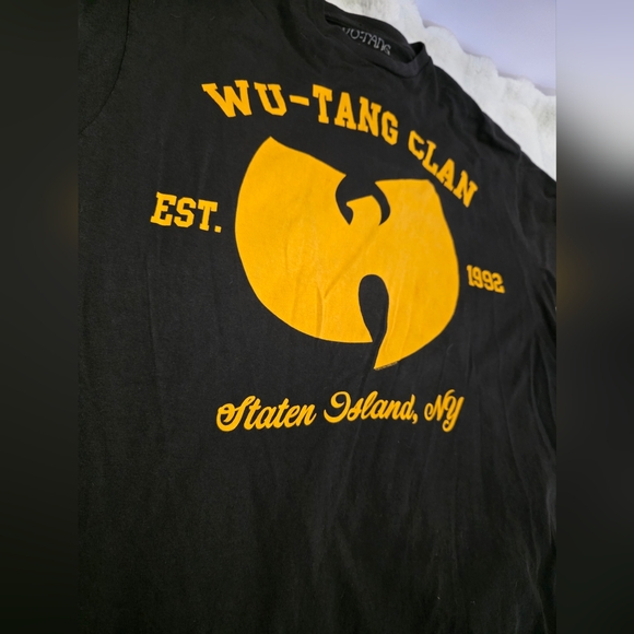 Hot Topic Black and Yellow Wu-Tang Clan Tee - Picture 5 of 7